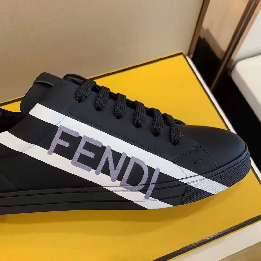¥420 Sun]FENDI Classic comfort for men, this sophisticated sneaker is handcrafted from soft calfskin. Mesh inner surface, ultra-light rubber material and rough outsole. This unique thin style is suitable for the casual and exquisite sensibility of this season. It is comfortable and natural on the feet. It is an everyday style for casual travel in autumn and winter! 38/45
